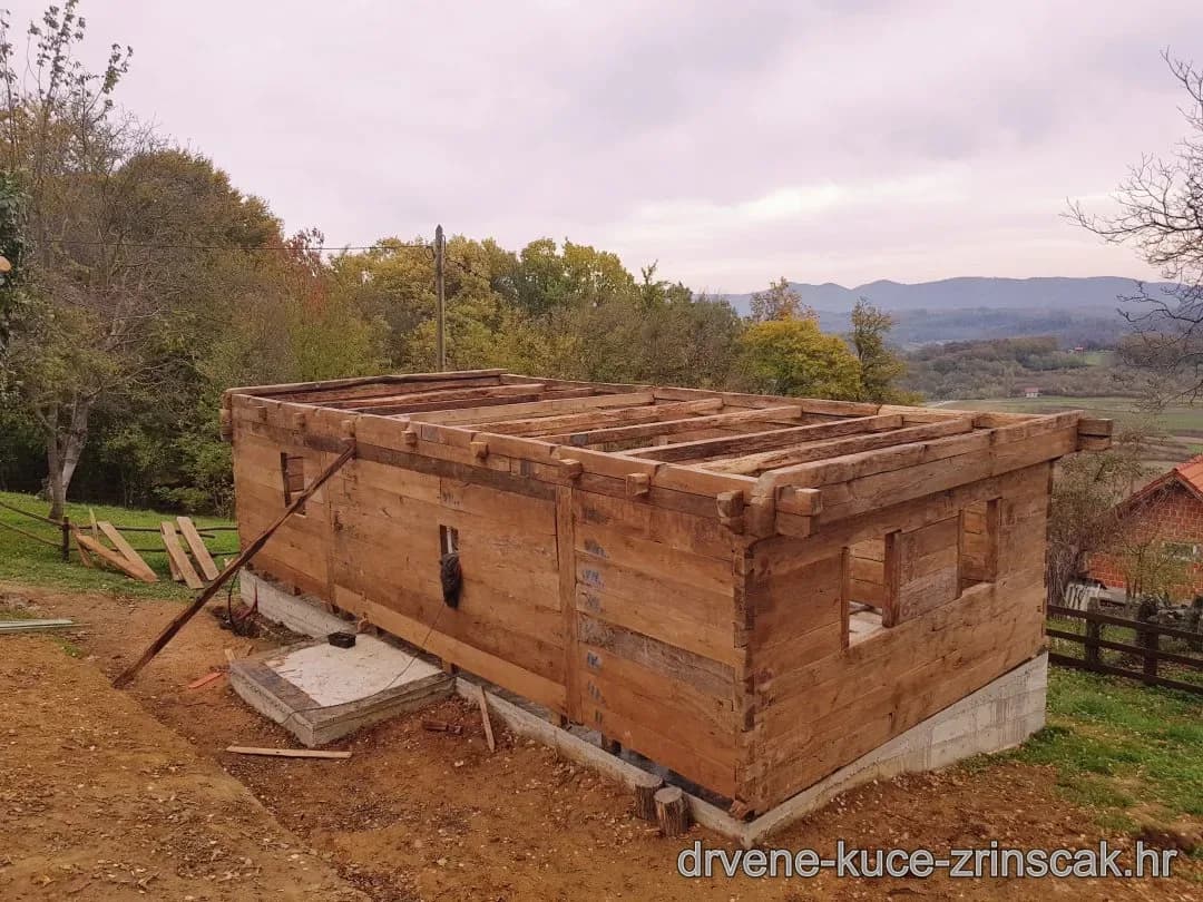 Postava greda i brodskog poda na konstrukciji kuće